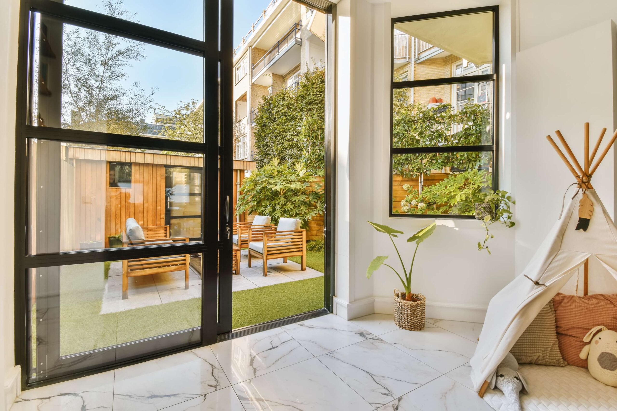 Porte et fenêtre à Gatineau : quand faut-il envisager un remplacement plutôt qu’une réparation ?