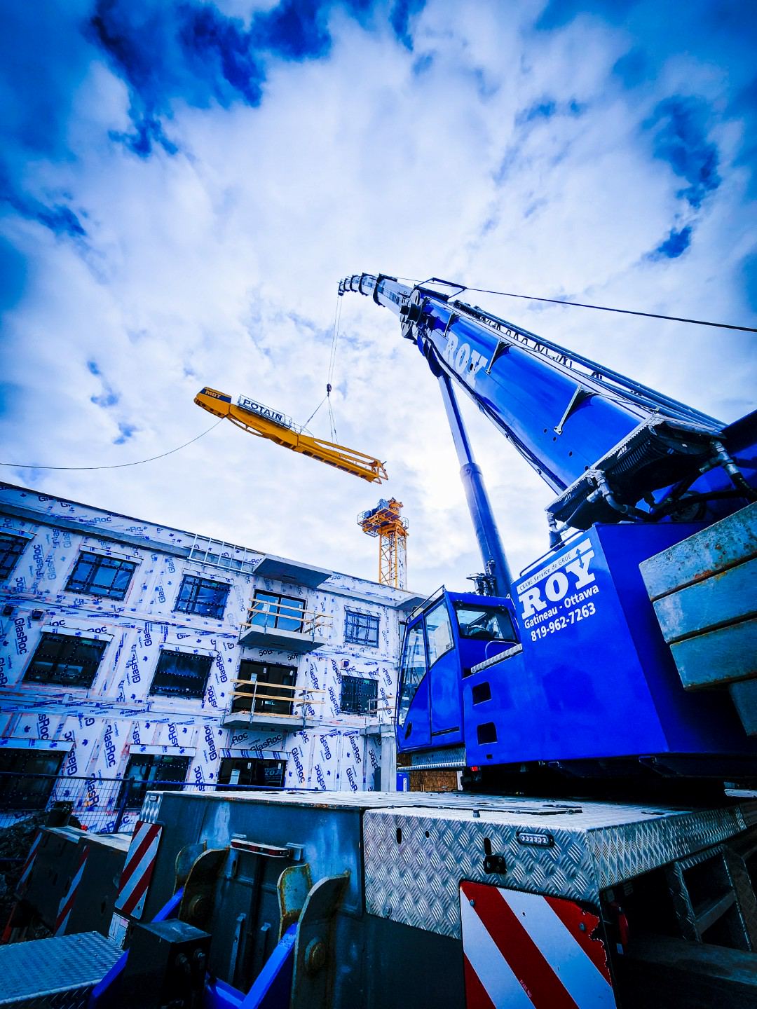 How to prepare your job site before calling for crane rental in Ottawa
