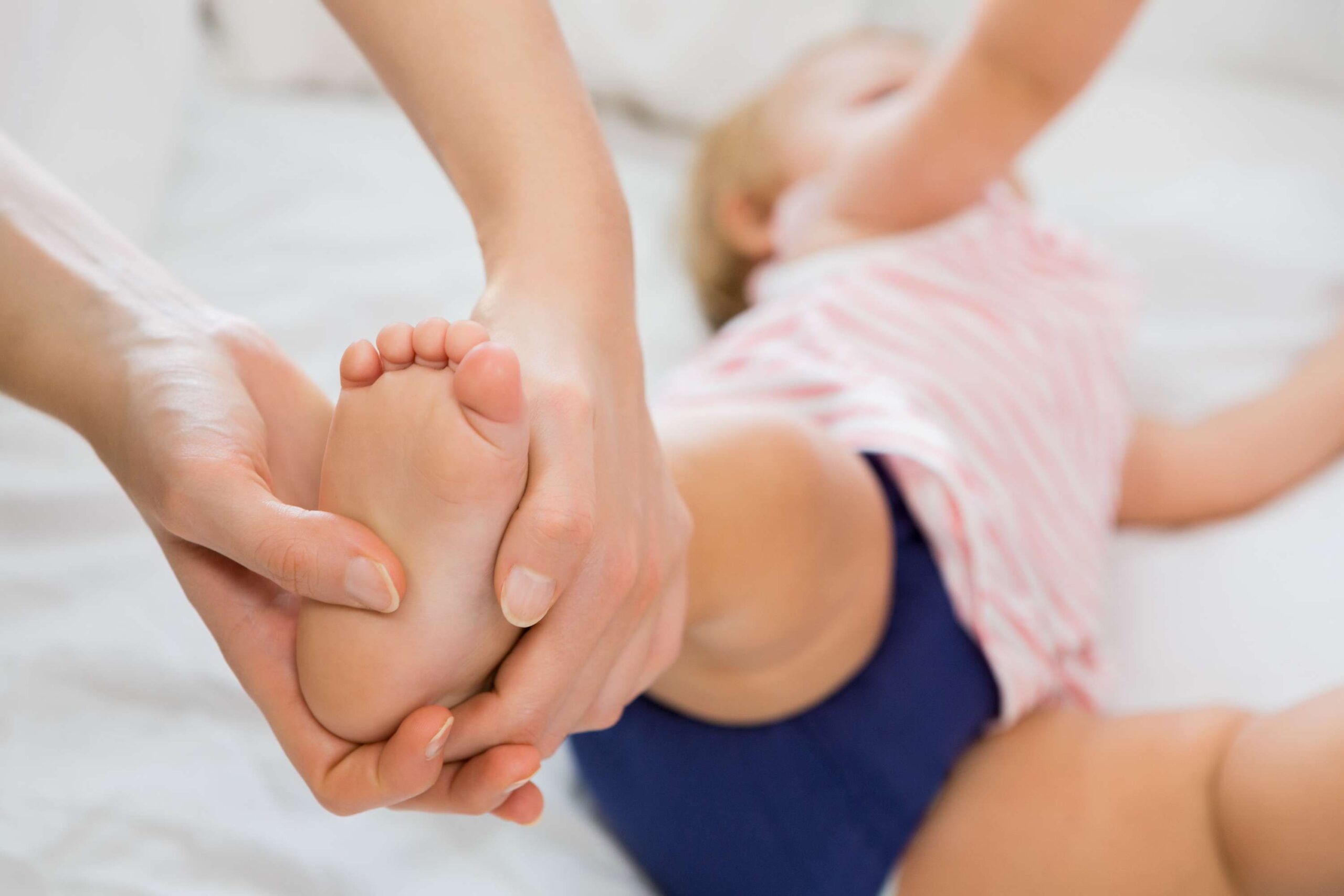 Mon enfant marche sur la pointe des pieds : faut-il voir une clinique de podiatrie ?